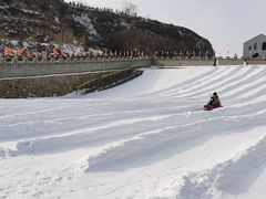 -采薇庄园四季滑雪场