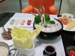 -红鼎豆捞·非遗鲍皇汤火锅(宝丰路店)