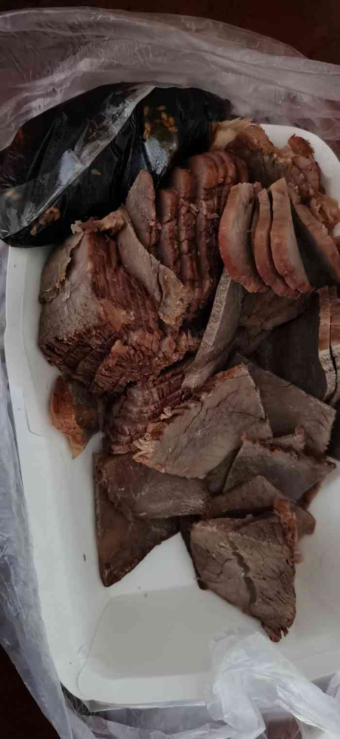 唐闸牛肉馆-"还行吧 红烧牛肉土豆很烂 牛肉量也很多 .