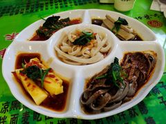 小吃五拼-令氏家外家周秦食府(高新店)