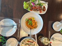 -Chom Cafe and Restaurant