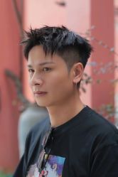 -一家只做男发烫染的店
