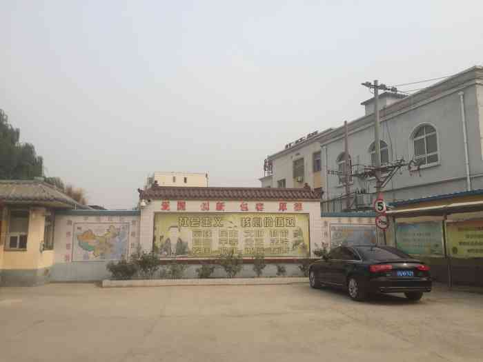 北京市大兴区狼垡中学"门口就是红绿灯,上学下课安全很重要～如果.