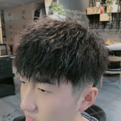 -MOVAN  HAIR莫凡匠人发型屋