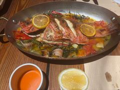 木炭烤整条精选海鱼-Mercato莫卡多露台餐厅与酒吧(K11店)