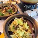 走进咏发顺德海鲜大排挡，满满的市井气息扑面而来