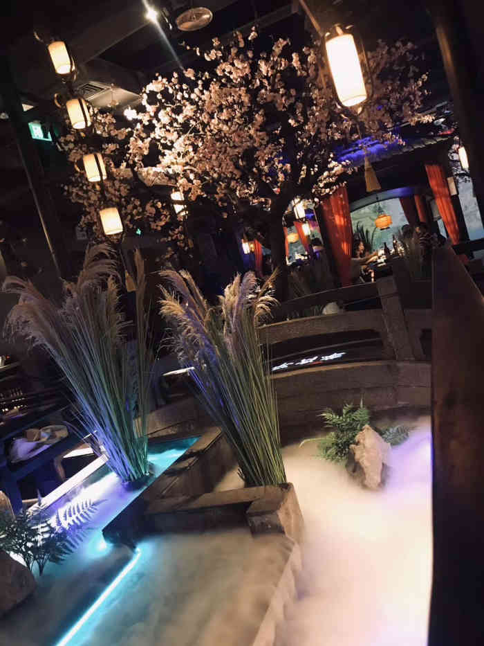 绿茶餐厅(郑州万象城店)-"绿茶终于来郑州了,昨天晚上姑娘下班后我俩.