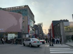 -梨大女人街