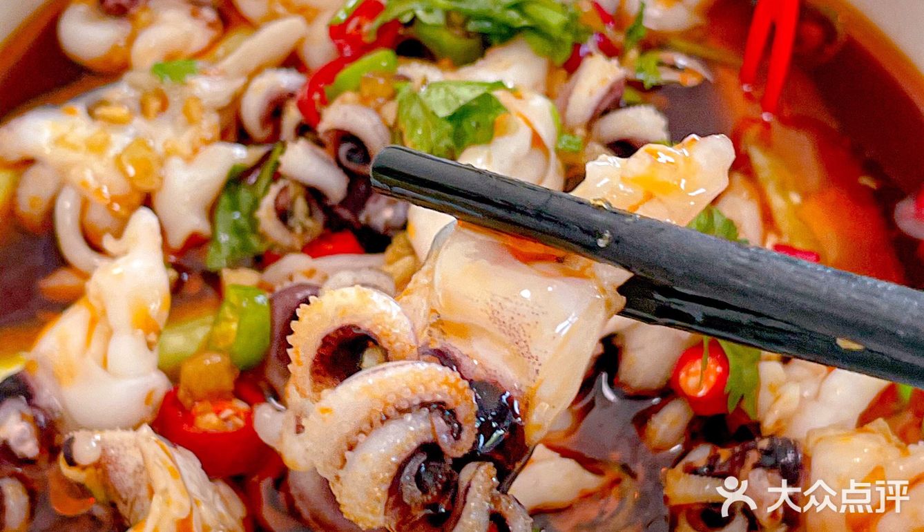 朋友推荐了一家海鲜店 说是又好吃又便宜