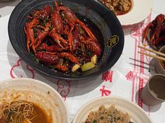 -肥肥虾庄·金牌油焖大虾(汉口城市广场店)