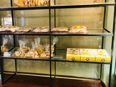 面包甜点陈列柜-德大西餐社(云南南路店)