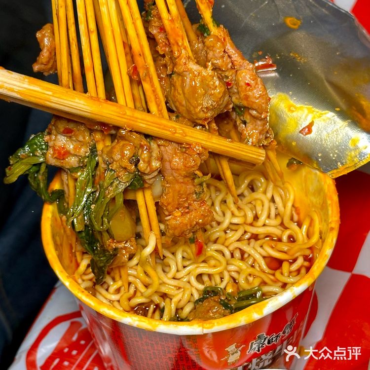 在成都！东郊记忆！吃一次就想下一次的串串…🍢