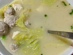 砂锅白菜丸子豆腐-伊喜饺子·烤鸭(五道口学院路店)