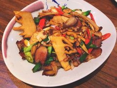 -阿瓦山寨·湘菜现炒·剁椒鱼头王(咸阳总店)