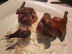 玻璃脆皮烤乳鸽-北京贵宾楼饭店·紫金