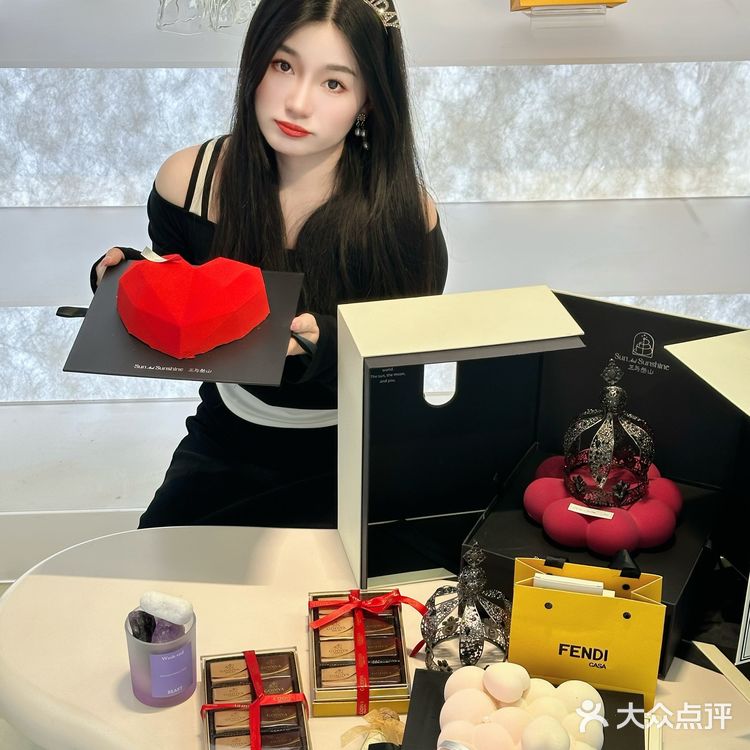 闺蜜生日定了三与叁山的蛋糕 收到成品瞬间被惊艳了