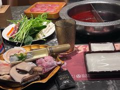 -牛YO寿喜烧·铁板烧和牛火锅自助(市府恒隆店)