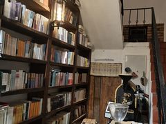 -房角石咖啡与书(吉大南校店)