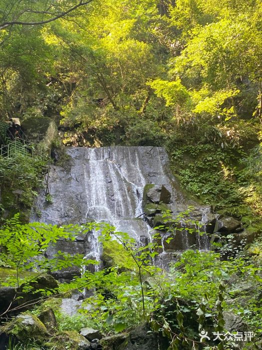 藏龙百瀑风景区图片