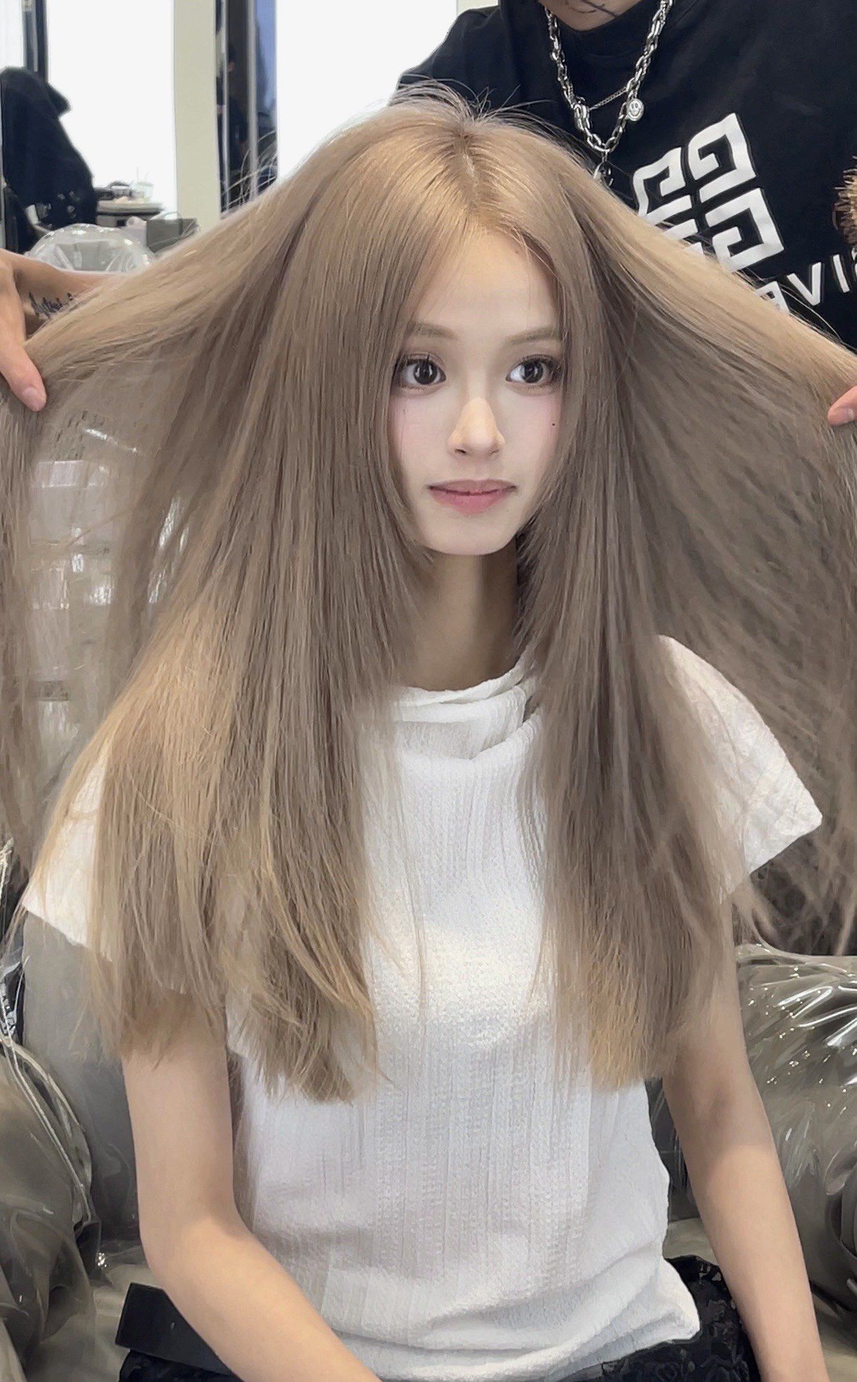 没有非主流风气 
 7 3这款发色我个人是漂到了9度底色 用7