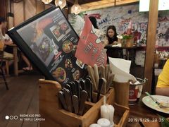 餐具摆设-Naughty Nuri’s Phuket