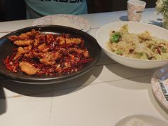 -阿瓦山寨·湘菜现炒·剁椒鱼头王(咸阳总店)