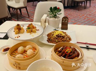 来这边吃个早午餐好有情调，整个酒店很安静环境也很舒服