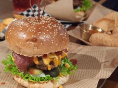 芝士培根和牛汉堡-漪龙台·B26 Rooftop Lounge