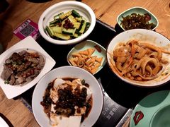 皮蛋拌豆腐-椒行天下干锅牛蛙·(万宝店)