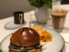 汉堡-潮一不贰·法式甜品·生日蛋糕·西式简餐(外滩店)