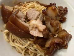 -松树干拌面店