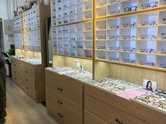 -天空之镜眼镜店蔡司依视路配镜授权零售店(望京颐堤港店)