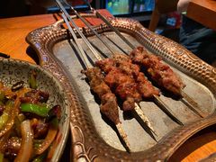 传统羊肉串-阿里家·新疆烤肉酒場 by MIG