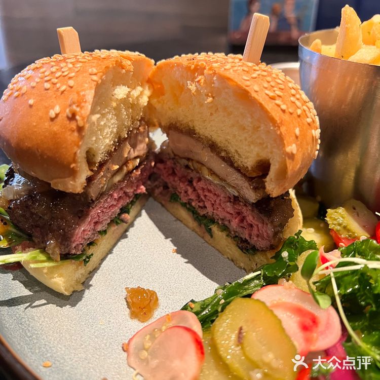 蟹肉牛排大宴炙爱肉食