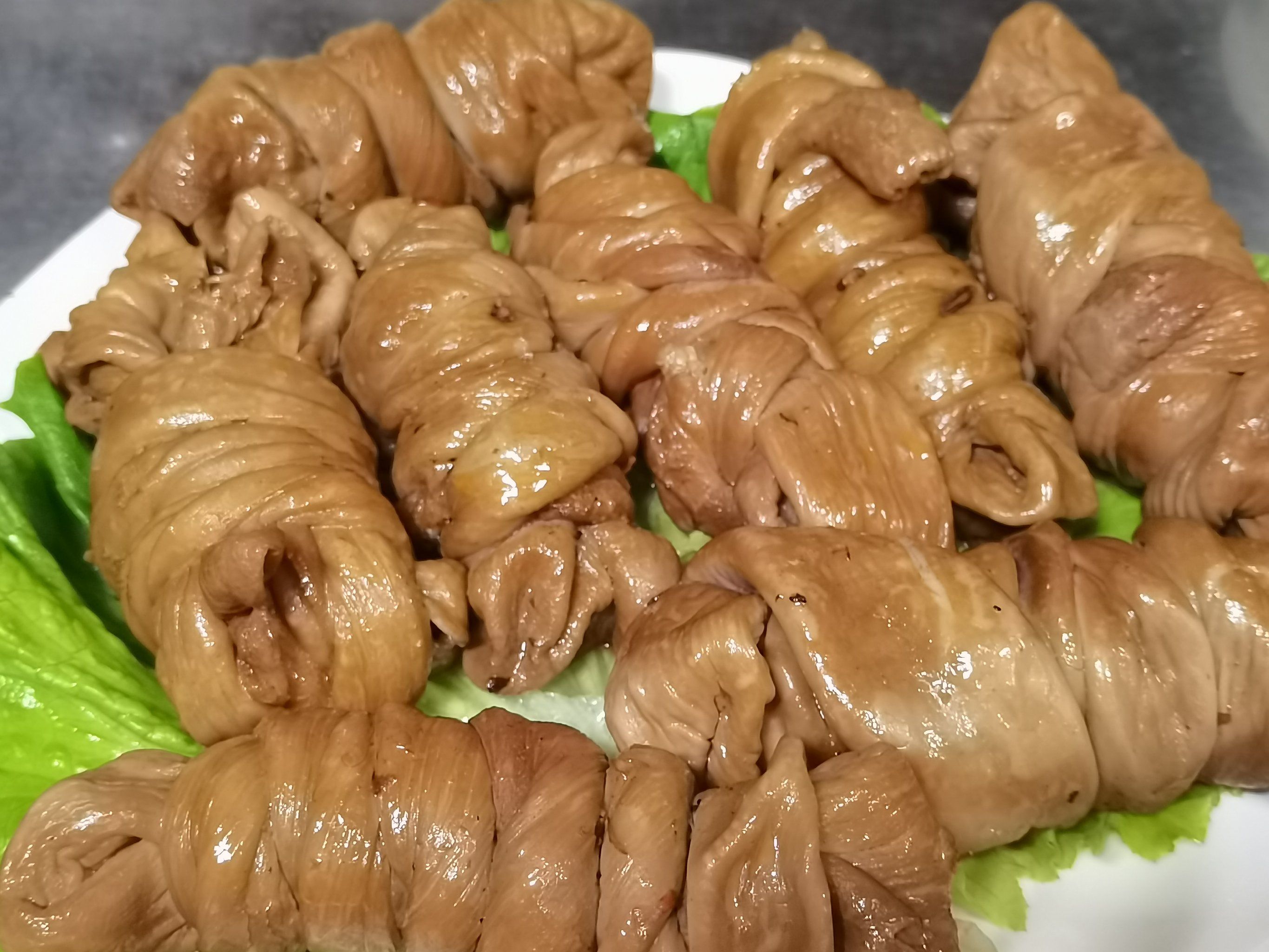 在抖音上看见麻辣羊捆肠,特别好吃,到店里