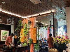 -Cuc Gach Quan Restaurant