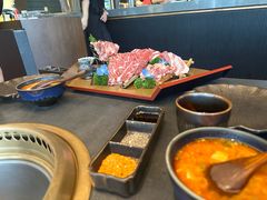 -铭牛烧肉·和牛海鲜自助(高新月牙湖店)