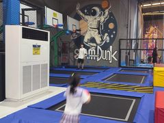 -超时空蹦床团建·VR潮玩运动娱乐·生日派对游乐园(金桥店)