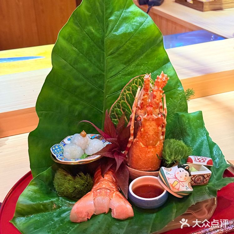 俩人吃的非常饱 食材很新鲜 菜式非常丰富 服务没得说
