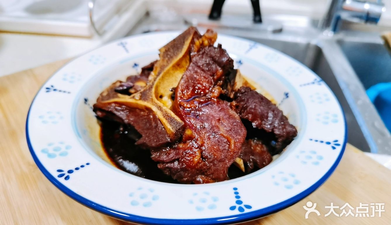 下班回家做了"红烧牛脖骨",明天带到单位午餐