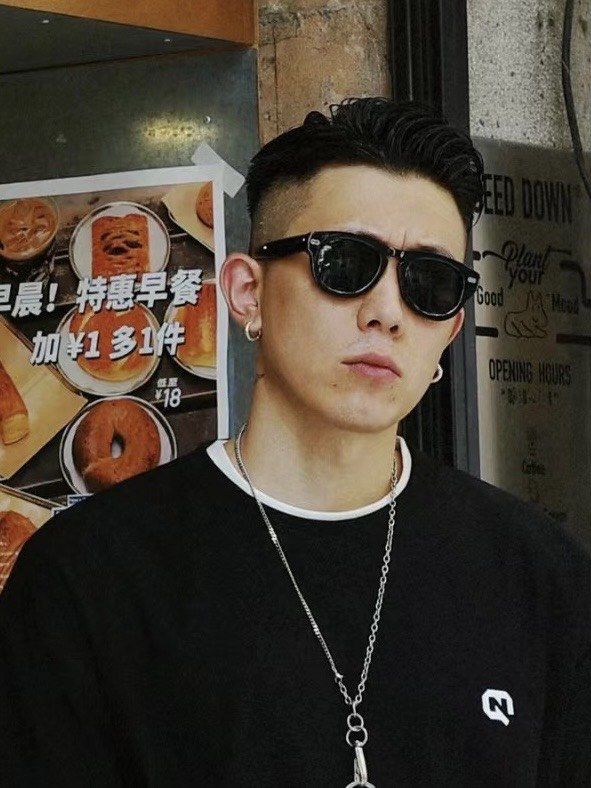 男生可以焊死在头上的港风发型