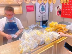 面包甜点陈列柜-小闺女儿肉龙(西湖道店)