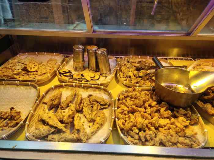 刘酥肉手工炸酥肉店-"位于鼓楼步行街的一家小商摊挺火爆的,尤.