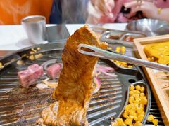 -山野的朋友露营炭火烤肉