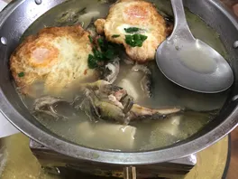 昂**）