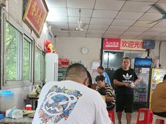 -洲心街道青联村镜记烧肉