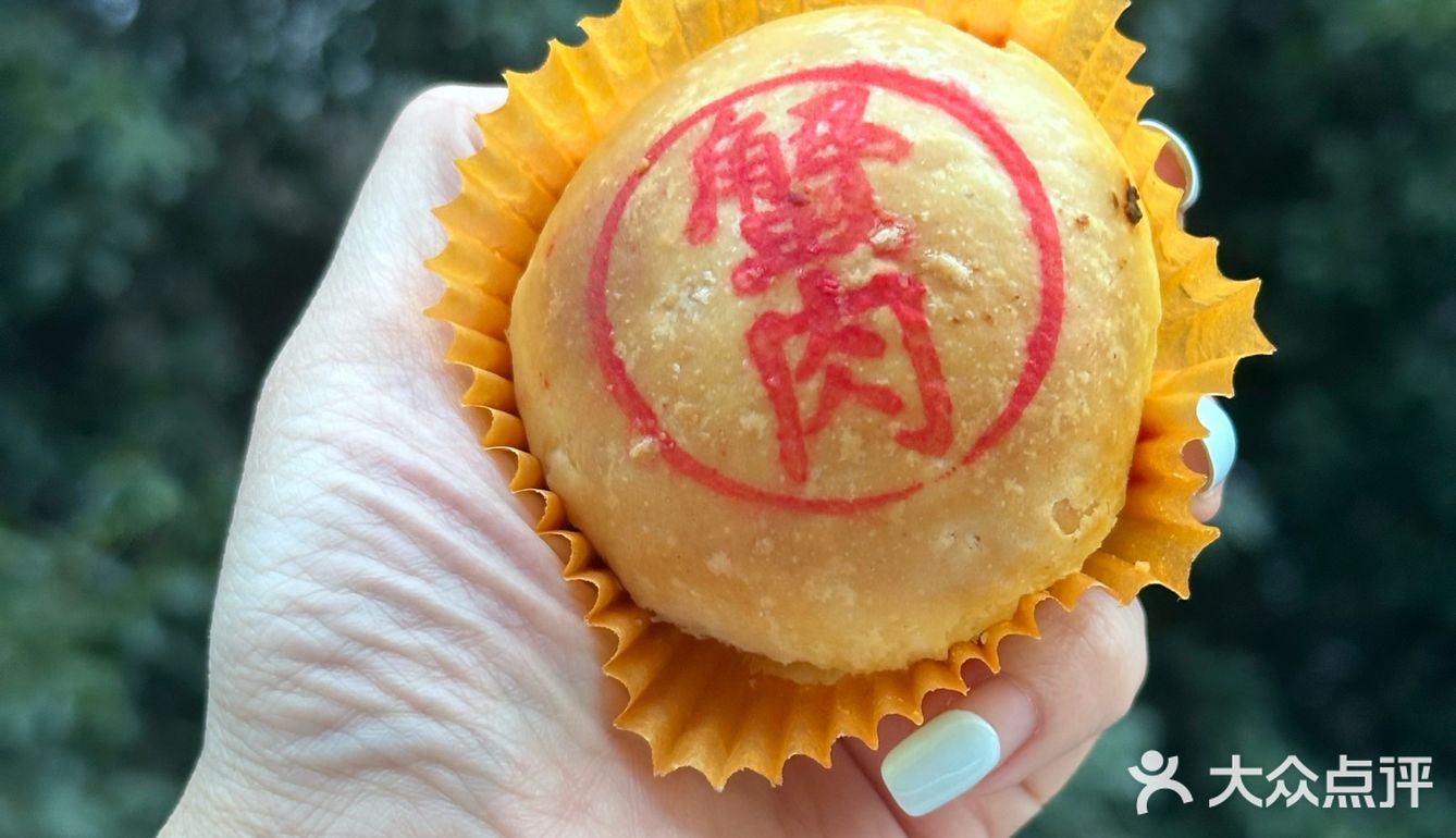 就是为了这一口咬下去就爆汁的鲜肉月饼
