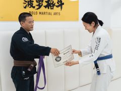 -菠萝格斗巴西柔术训练馆