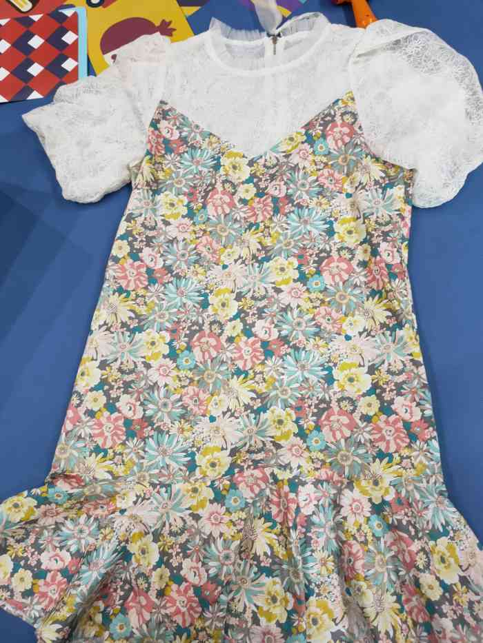 another home-"今天逛街刚好逛到这家,衣服很仙,试了很多.