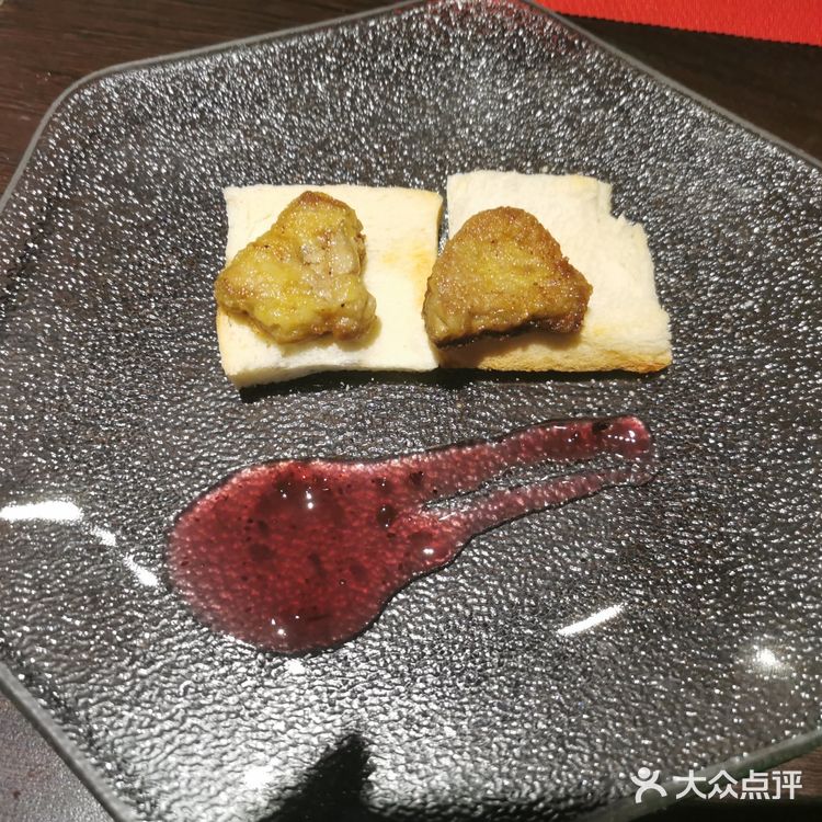 两百多块钱吃这么多东西值了